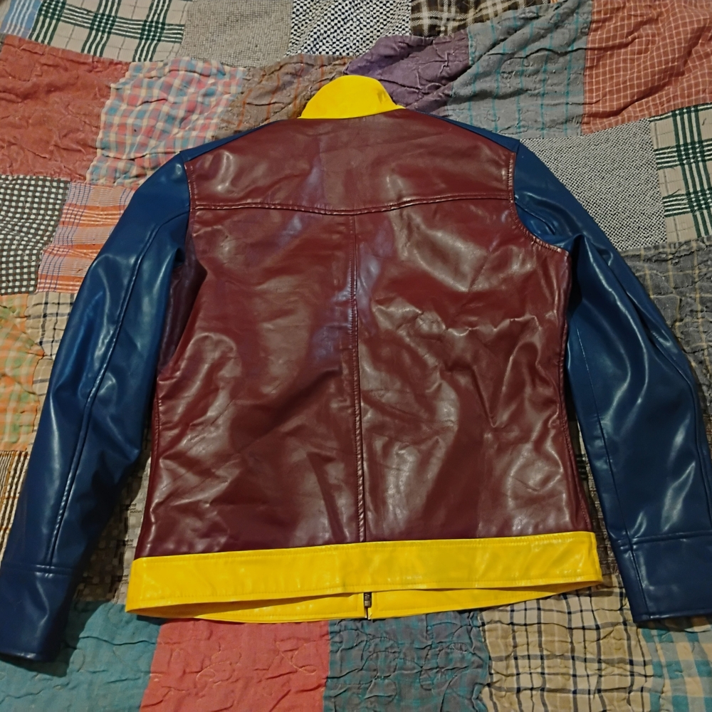 SOLD! NWOT Wonder Woman XXL Moto Jacket - Picture 4 of 4